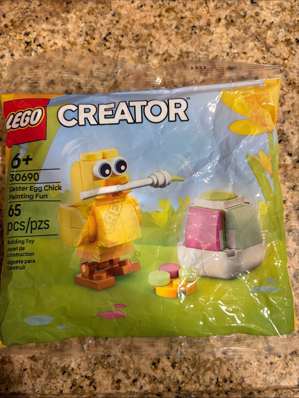 LEGO Creator Yellow Chick with Pink & Green Painted Egg Set